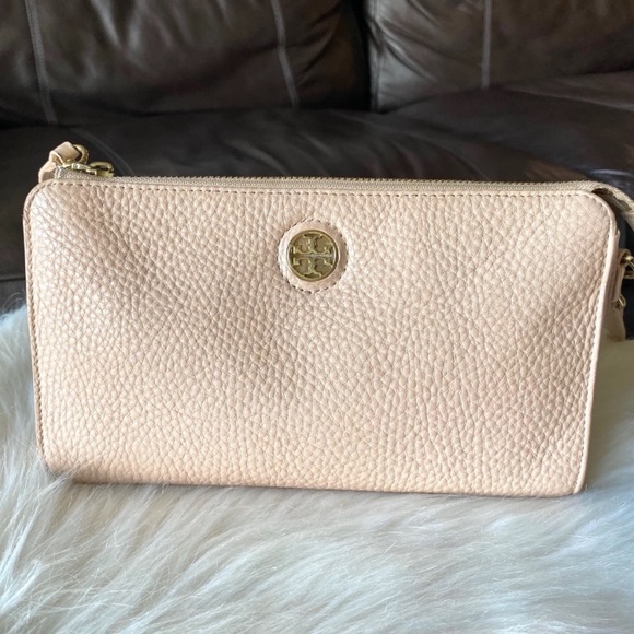 Tory Burch Handbags - Tory Burch Robinson pebbled pink leather crossbody wallet clutch bag
